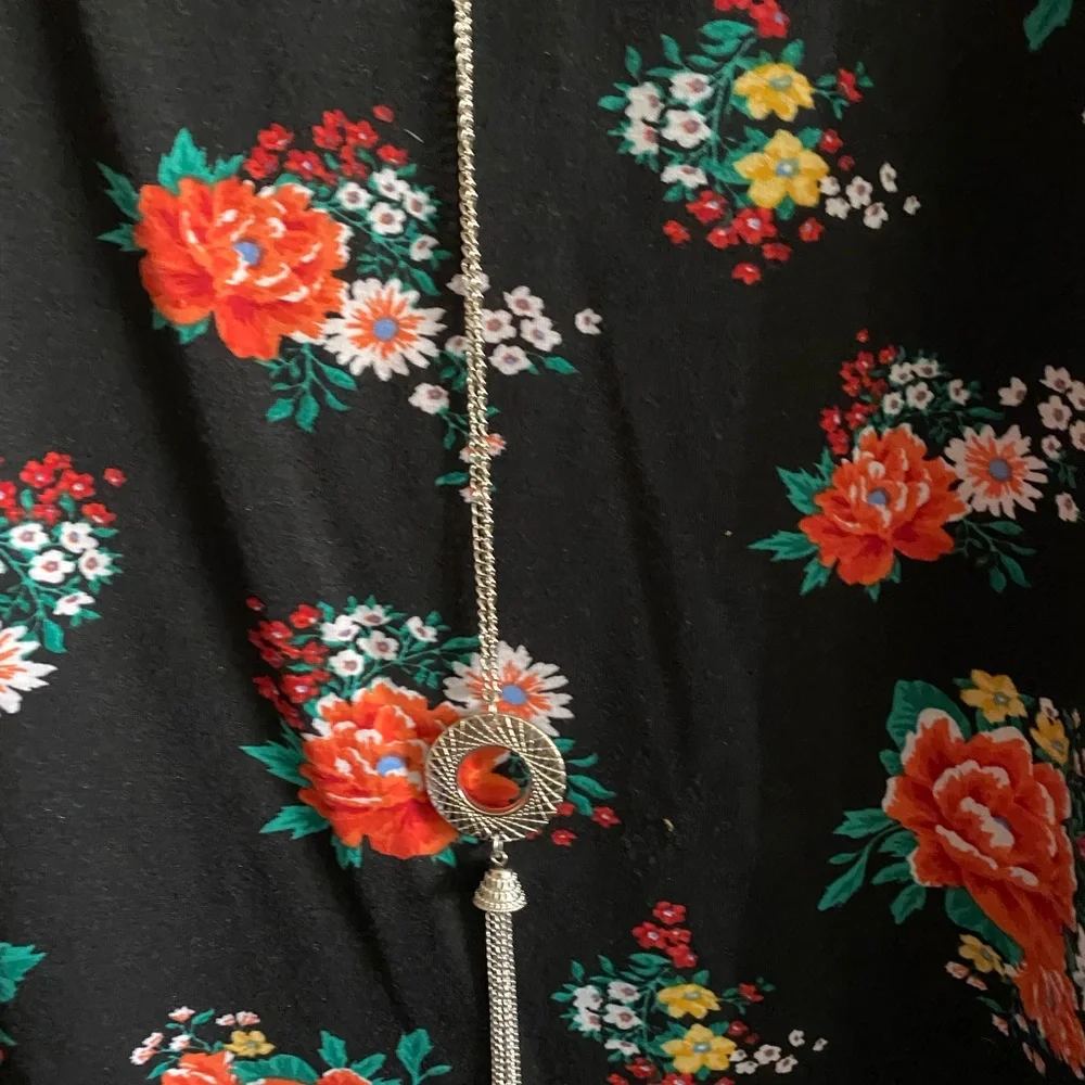 NWT Bobbie B Brooks Black Floral Top With Necklace, Size XL - Picture 2 of 6